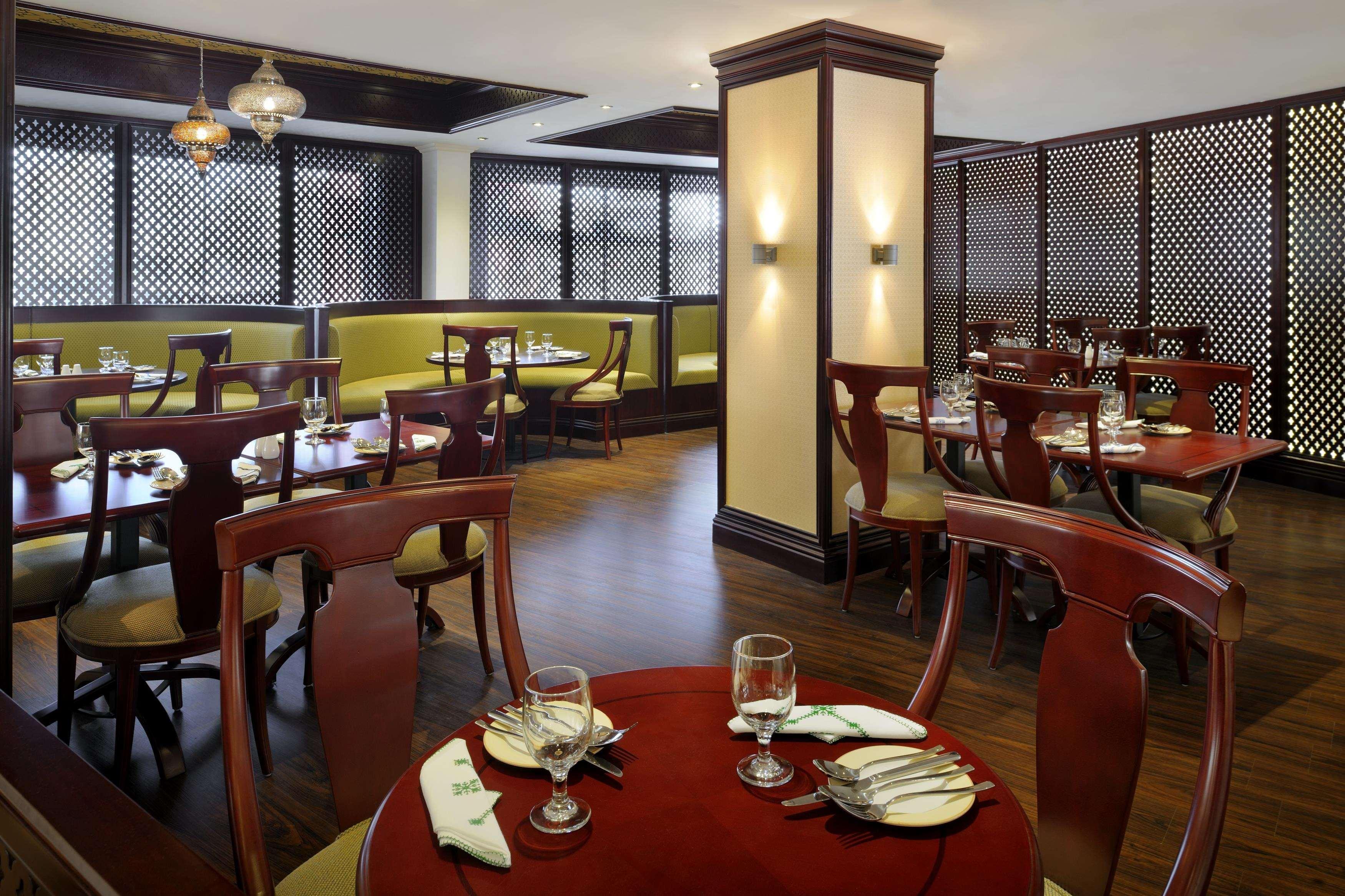 Al Safir Hotel Manáma Étterem fotó